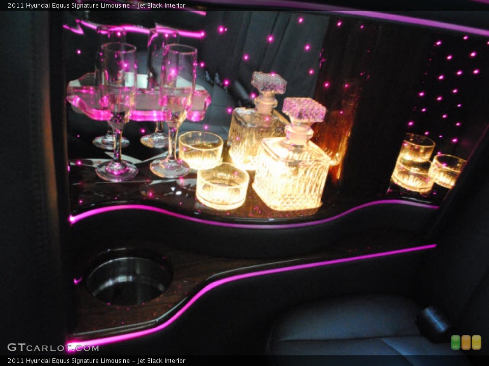 Jet Black Interior Photo for the 2011 Hyundai Equus Signature Limousine #51796859