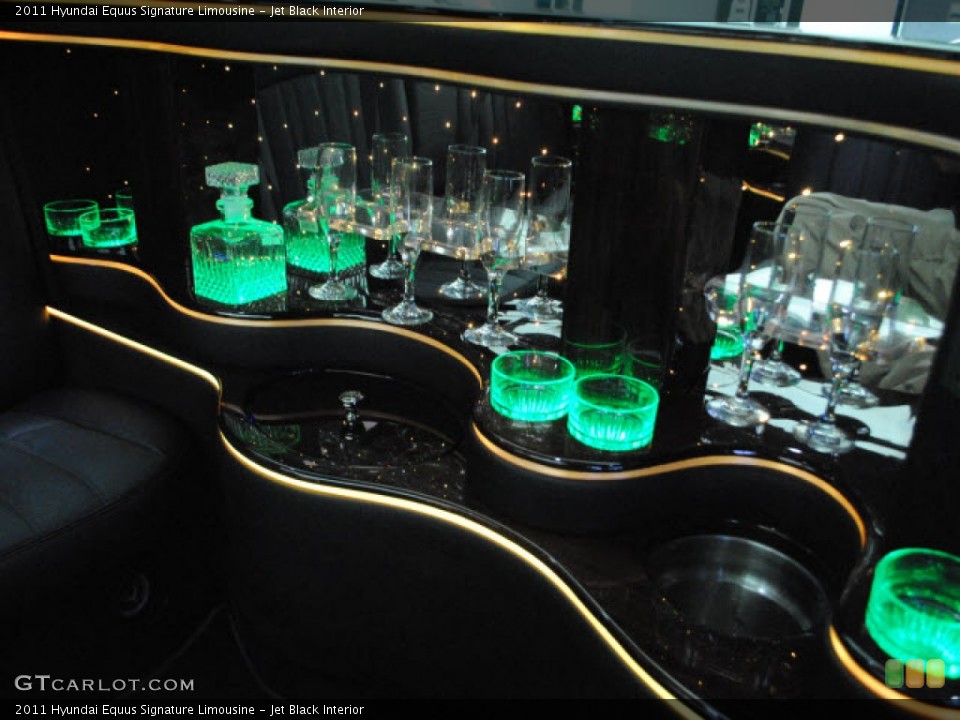 Jet Black Interior Photo for the 2011 Hyundai Equus Signature Limousine #51796883