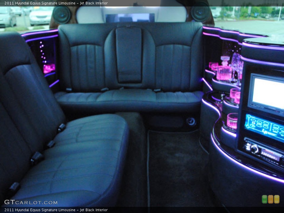 Jet Black Interior Photo for the 2011 Hyundai Equus Signature Limousine #51796898