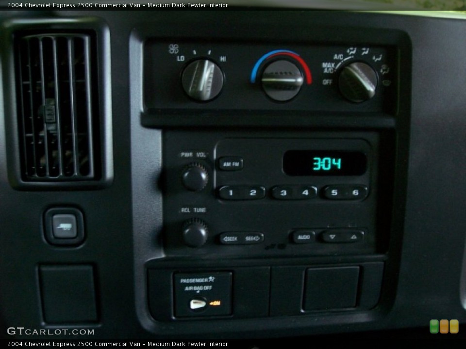 Medium Dark Pewter Interior Controls for the 2004 Chevrolet Express 2500 Commercial Van #51821825