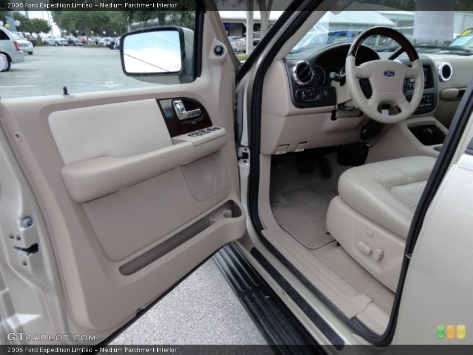 Medium Parchment Interior Photo for the 2006 Ford Expedition Limited #51834460