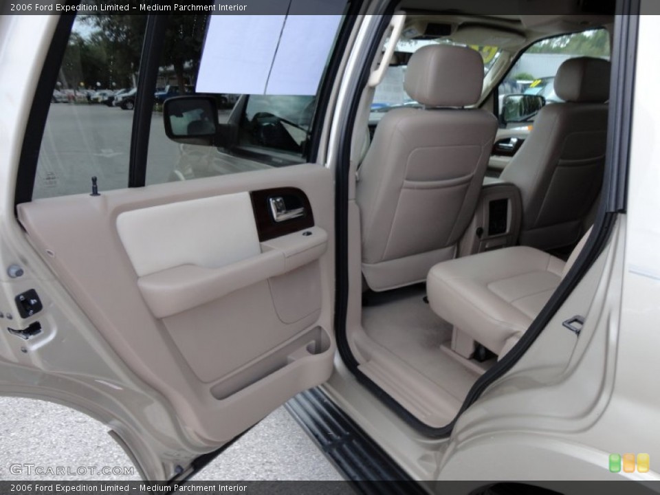 Medium Parchment Interior Photo for the 2006 Ford Expedition Limited #51834490