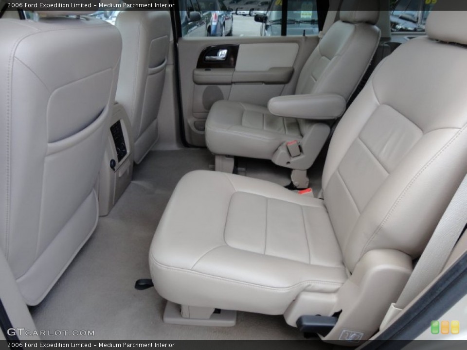 Medium Parchment Interior Photo for the 2006 Ford Expedition Limited #51834514