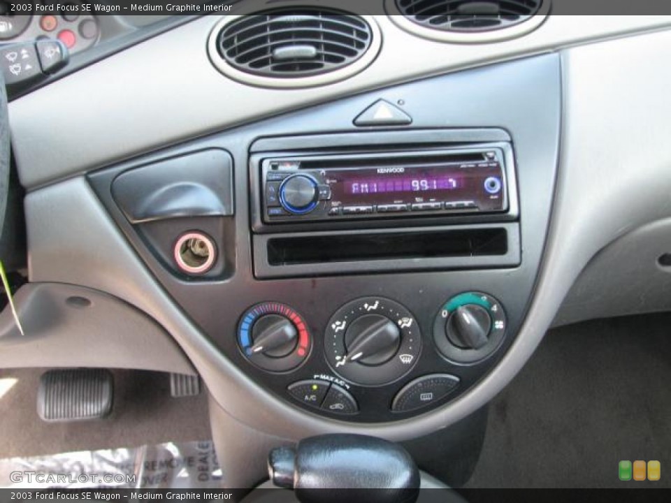 Medium Graphite Interior Controls for the 2003 Ford Focus SE Wagon #51845935
