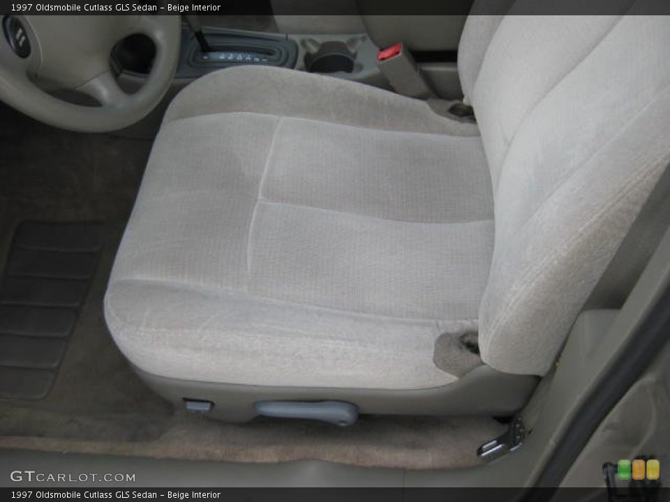 Beige Interior Photo for the 1997 Oldsmobile Cutlass GLS Sedan #51850574
