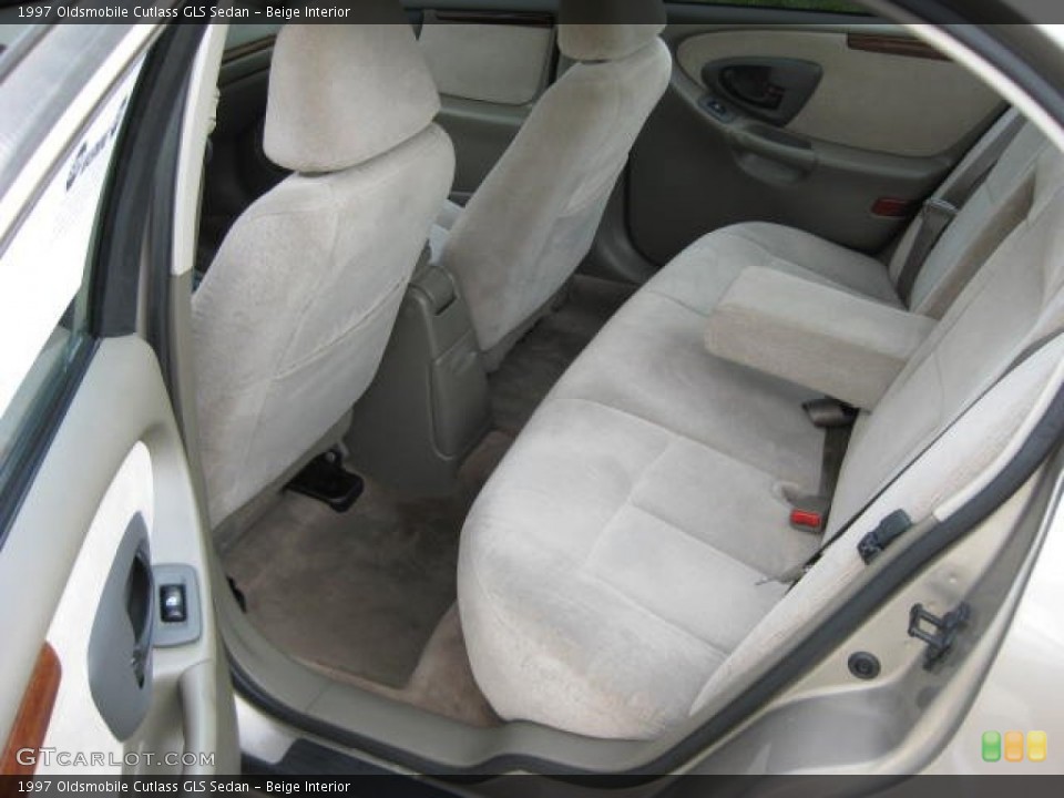Beige Interior Photo for the 1997 Oldsmobile Cutlass GLS Sedan #51850595