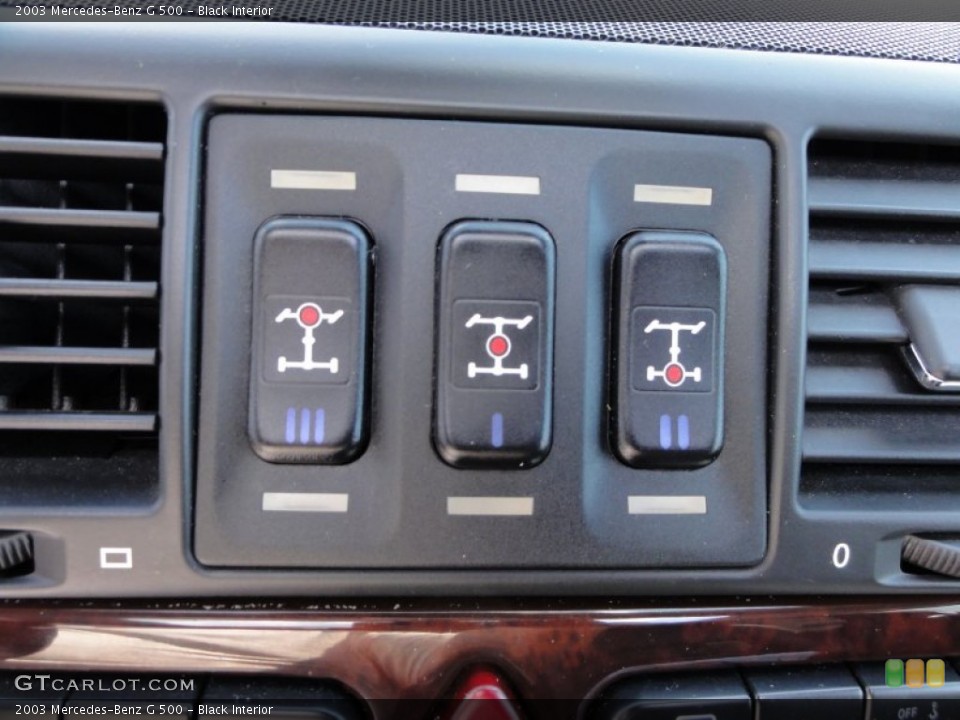 Black Interior Controls for the 2003 Mercedes-Benz G 500 #51851327