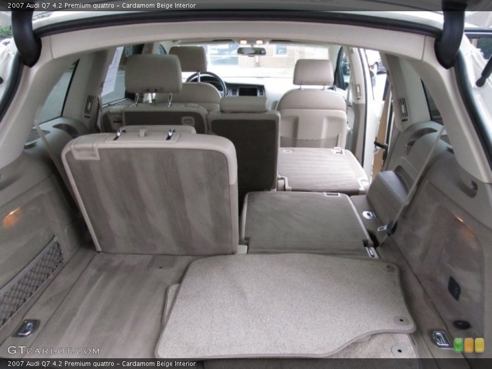 Cardamom Beige Interior Trunk for the 2007 Audi Q7 4.2 Premium quattro #51878302