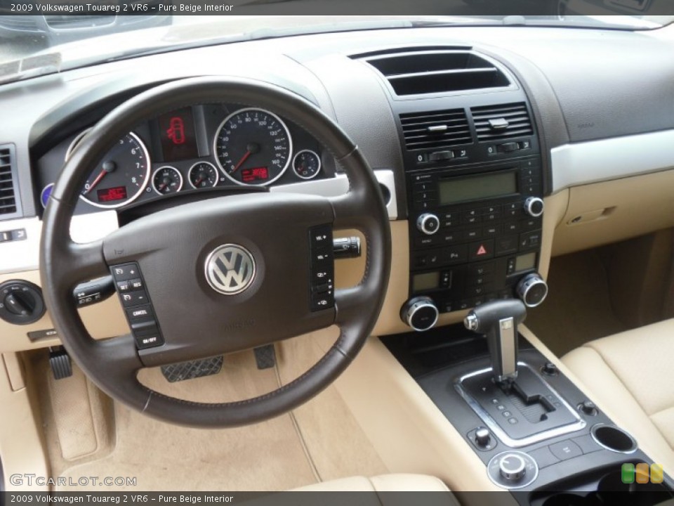 Pure Beige Interior Dashboard for the 2009 Volkswagen Touareg 2 VR6 #51883034
