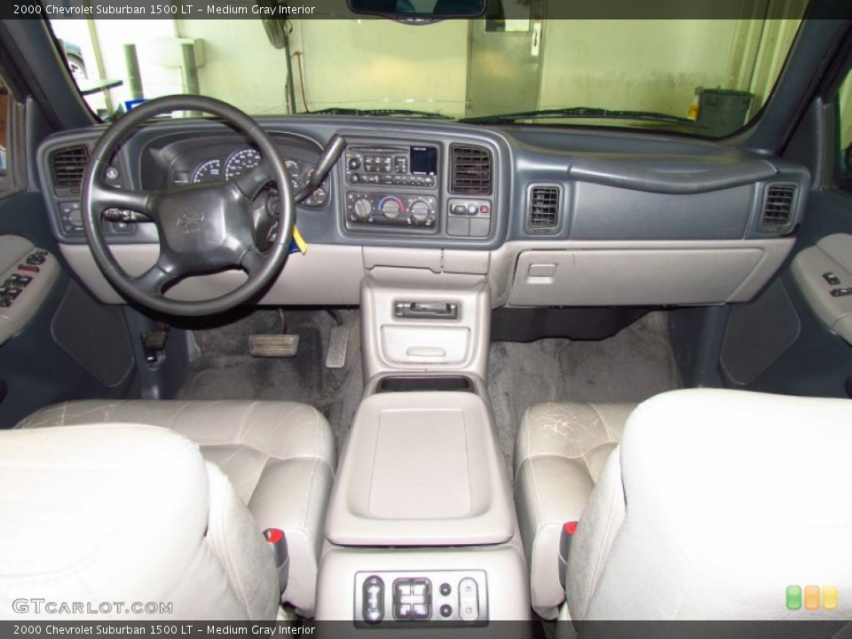 Medium Gray Interior Dashboard for the 2000 Chevrolet Suburban 1500 LT #51897761