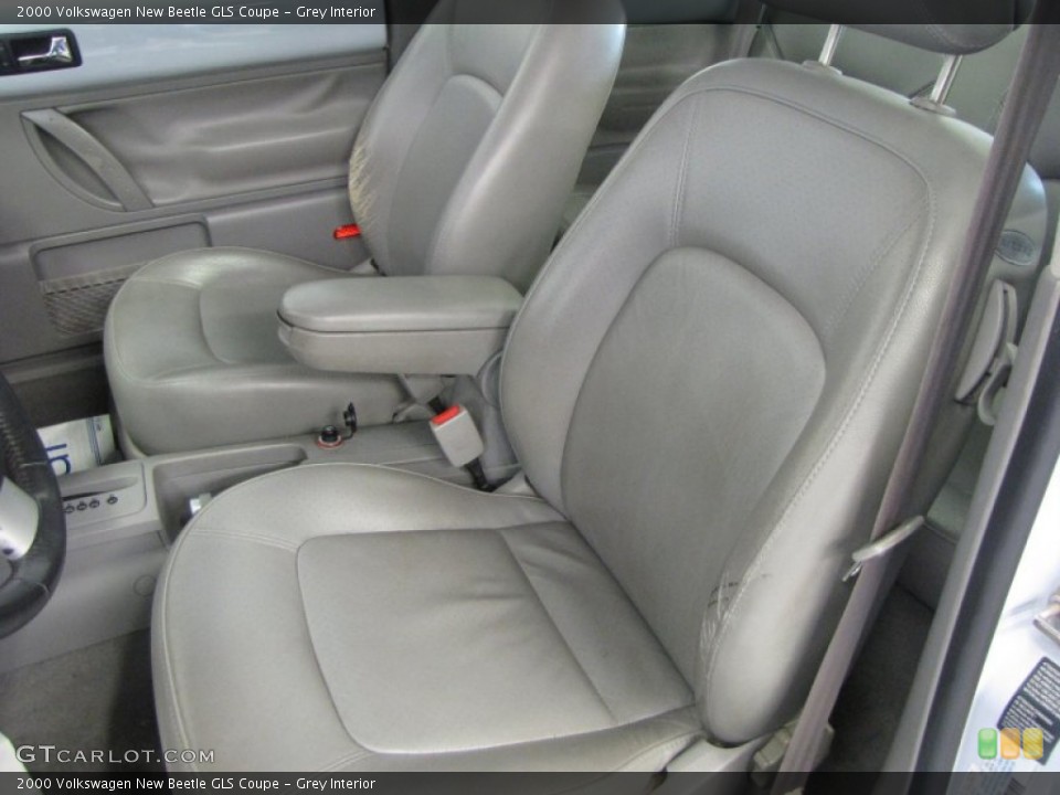 Grey Interior Photo for the 2000 Volkswagen New Beetle GLS Coupe #51907904
