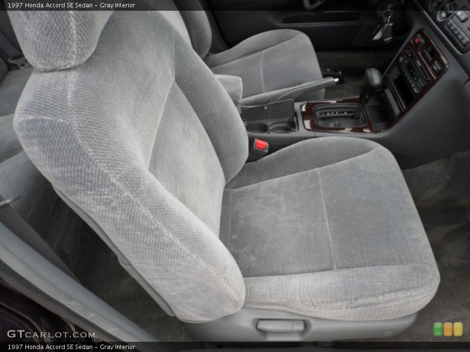 Gray Interior Photo for the 1997 Honda Accord SE Sedan #51910838
