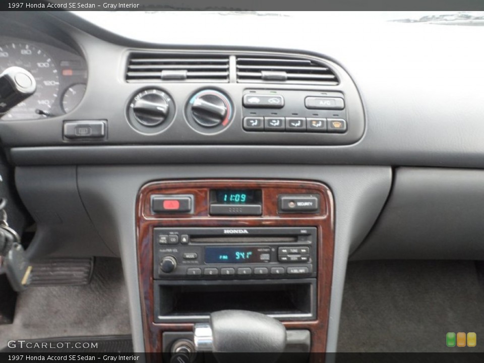 Gray Interior Controls for the 1997 Honda Accord SE Sedan #51910985