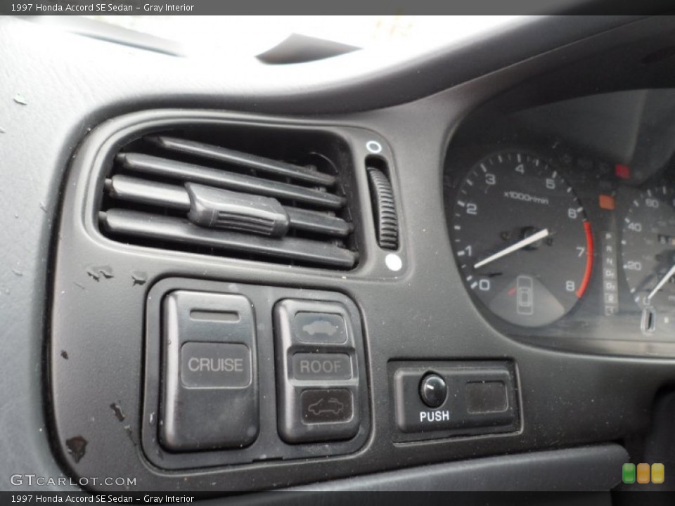 Gray Interior Controls for the 1997 Honda Accord SE Sedan #51911057