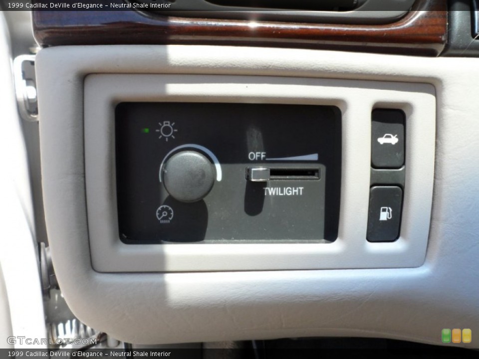 Neutral Shale Interior Controls for the 1999 Cadillac DeVille d'Elegance #51912566