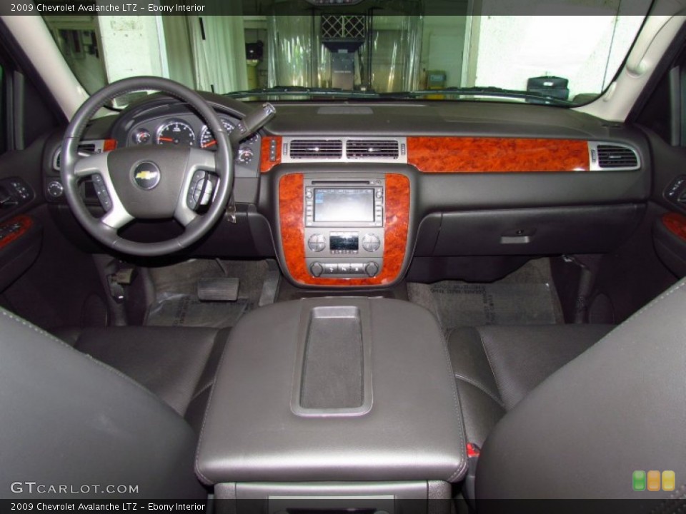 Ebony Interior Dashboard for the 2009 Chevrolet Avalanche LTZ #51913094