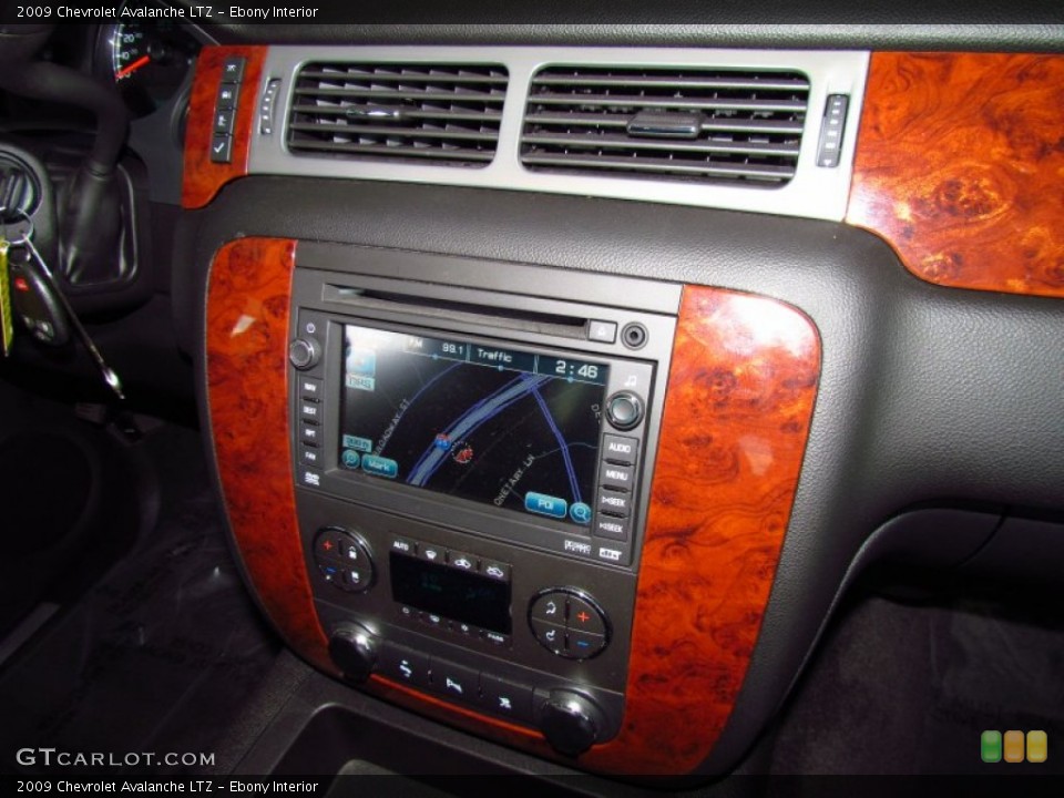 Ebony Interior Controls for the 2009 Chevrolet Avalanche LTZ #51913121