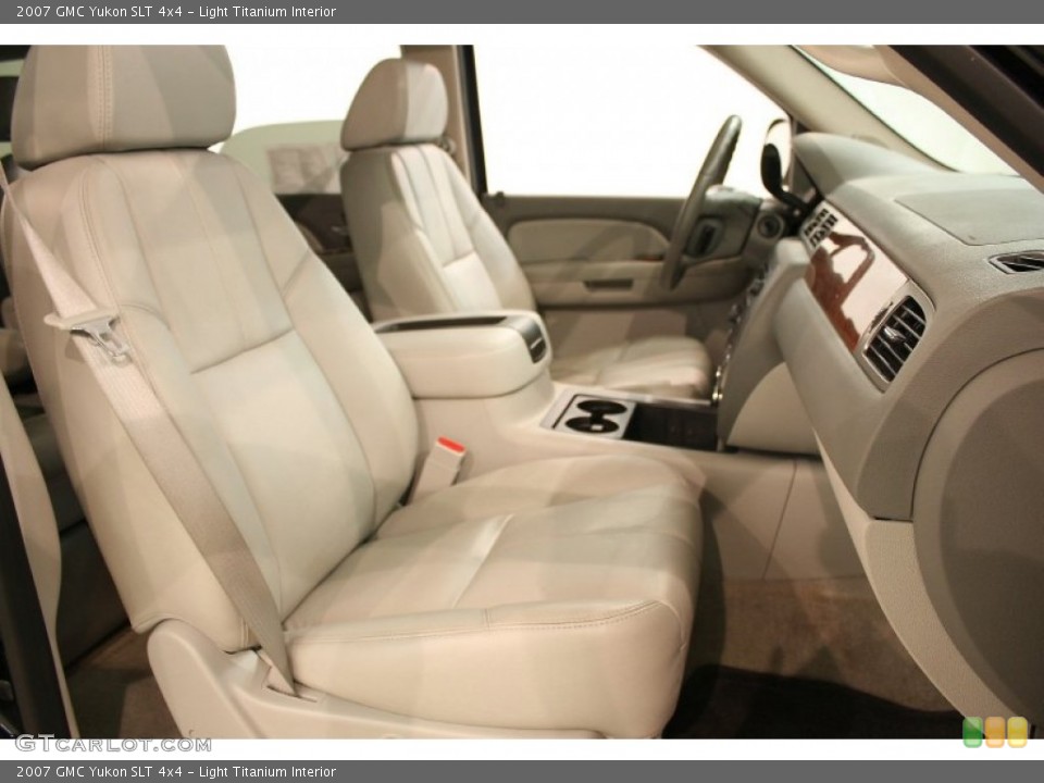 Light Titanium Interior Photo for the 2007 GMC Yukon SLT 4x4 #51935787