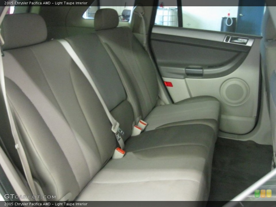 Light Taupe Interior Photo for the 2005 Chrysler Pacifica AWD #51947417