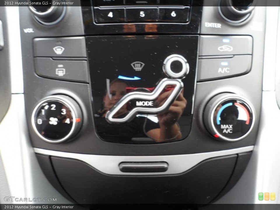 Gray Interior Controls for the 2012 Hyundai Sonata GLS #51948854