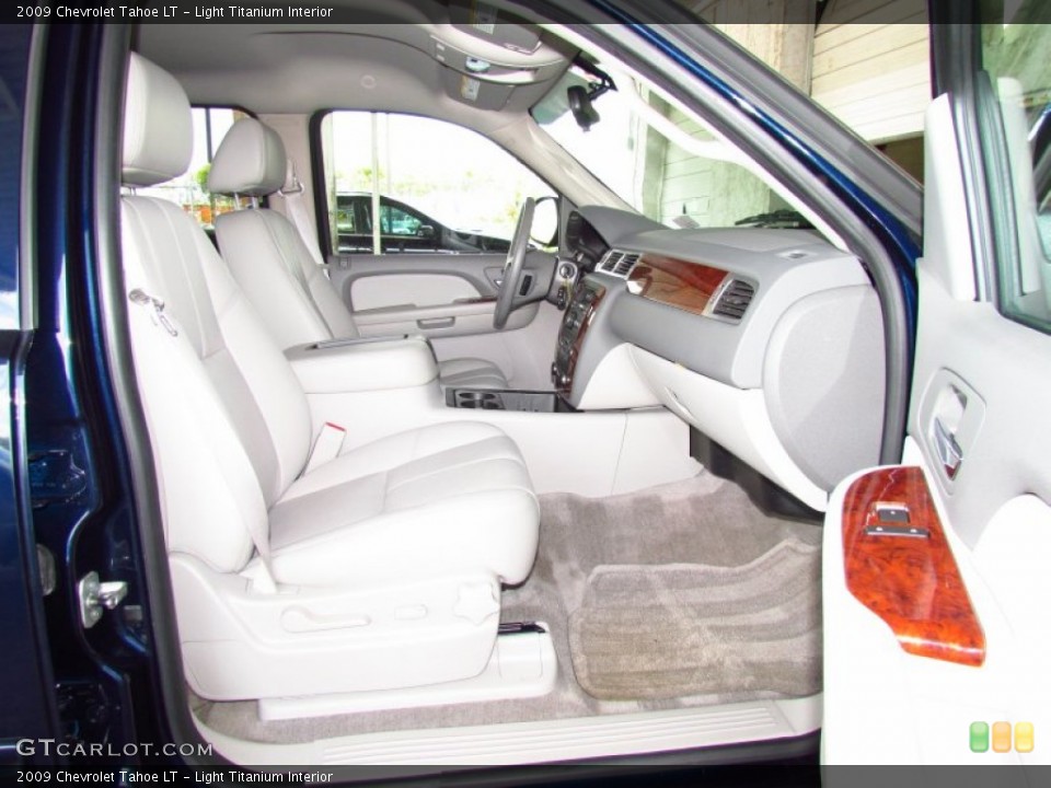 Light Titanium Interior Photo for the 2009 Chevrolet Tahoe LT #51953951