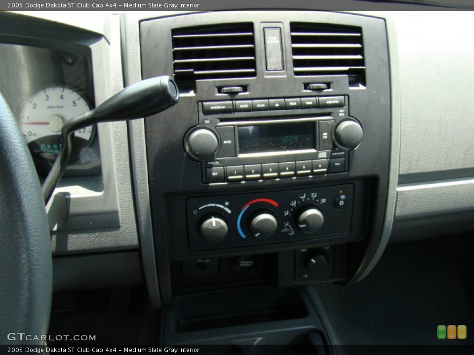 Medium Slate Gray Interior Controls for the 2005 Dodge Dakota ST Club Cab 4x4 #51959483