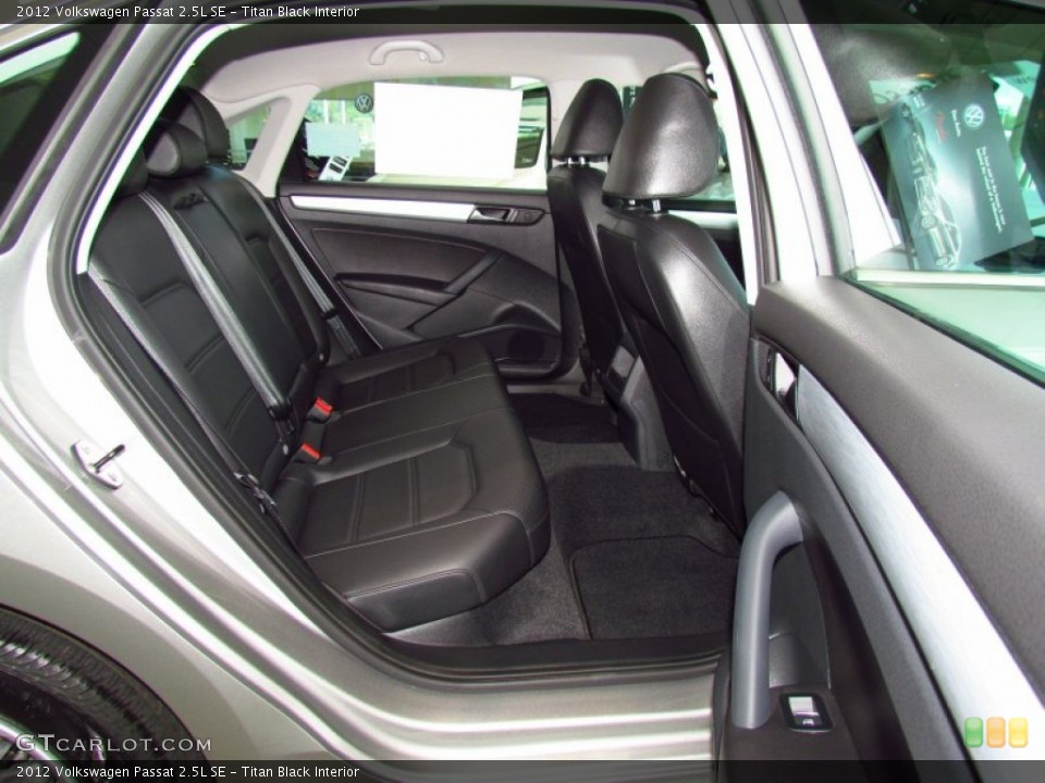 Titan Black Interior Photo for the 2012 Volkswagen Passat 2.5L SE #51978794