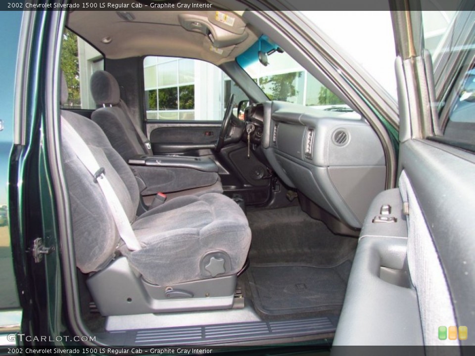 Graphite Gray Interior Photo for the 2002 Chevrolet Silverado 1500 LS Regular Cab #51979565