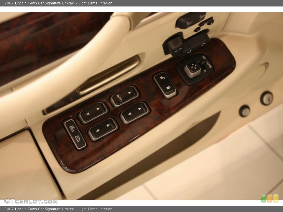 Light Camel Interior Controls for the 2007 Lincoln Town Car Signature Limited #51993050