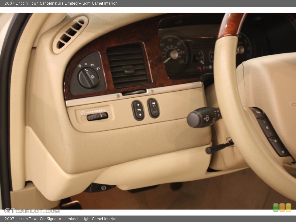 Light Camel Interior Controls for the 2007 Lincoln Town Car Signature Limited #51993080