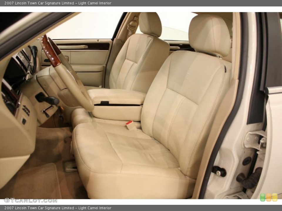 Light Camel Interior Photo for the 2007 Lincoln Town Car Signature Limited #51993089