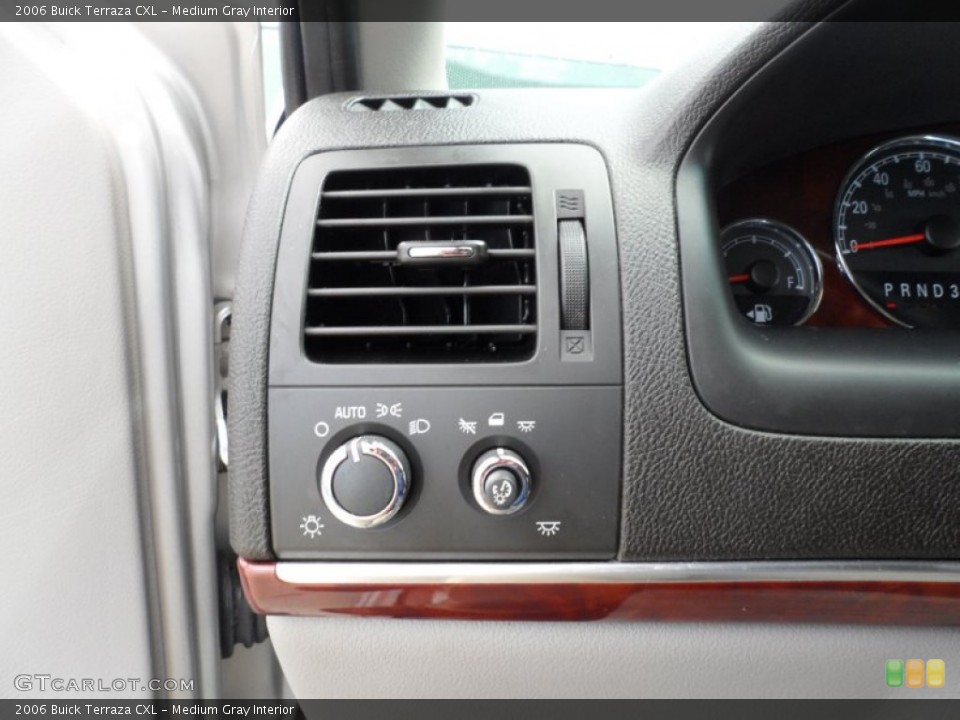 Medium Gray Interior Controls for the 2006 Buick Terraza CXL #52024167