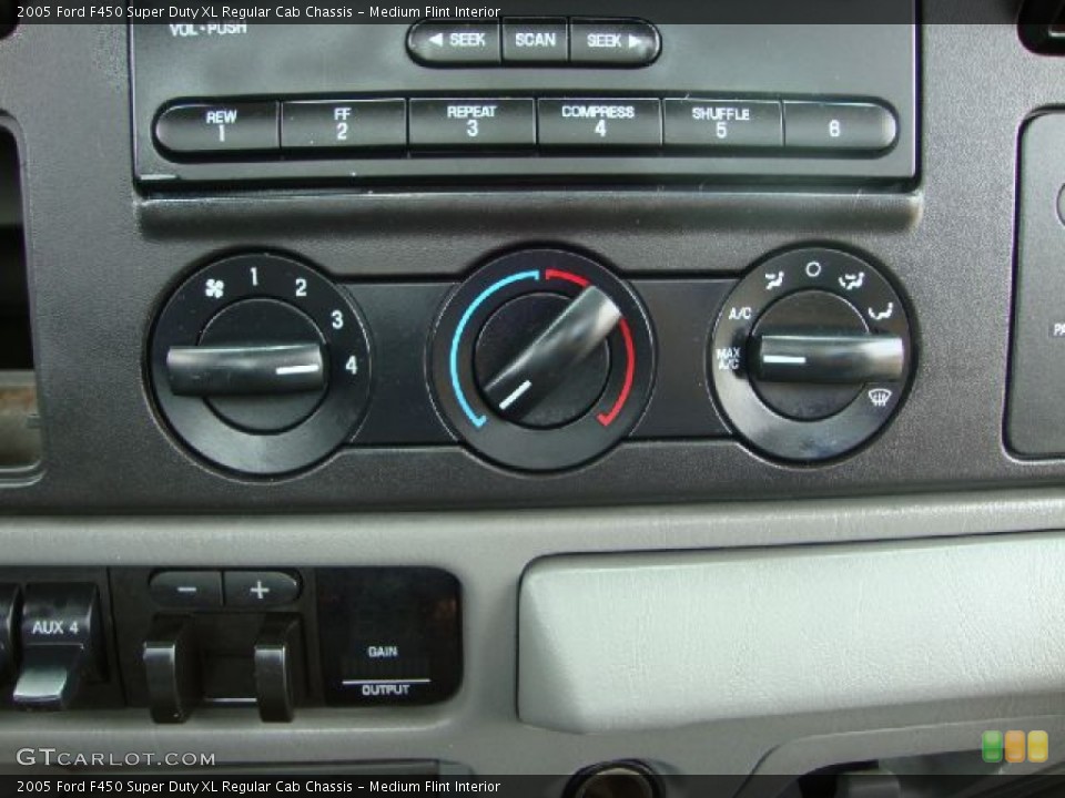 Medium Flint Interior Controls for the 2005 Ford F450 Super Duty XL Regular Cab Chassis #52034727