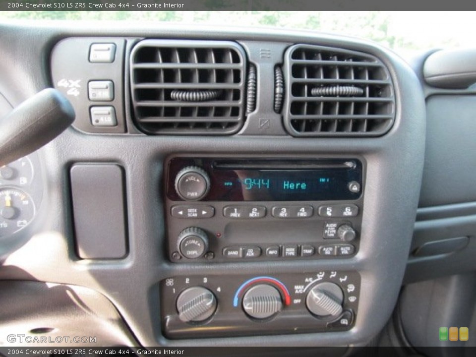 Graphite Interior Controls for the 2004 Chevrolet S10 LS ZR5 Crew Cab 4x4 #52068584