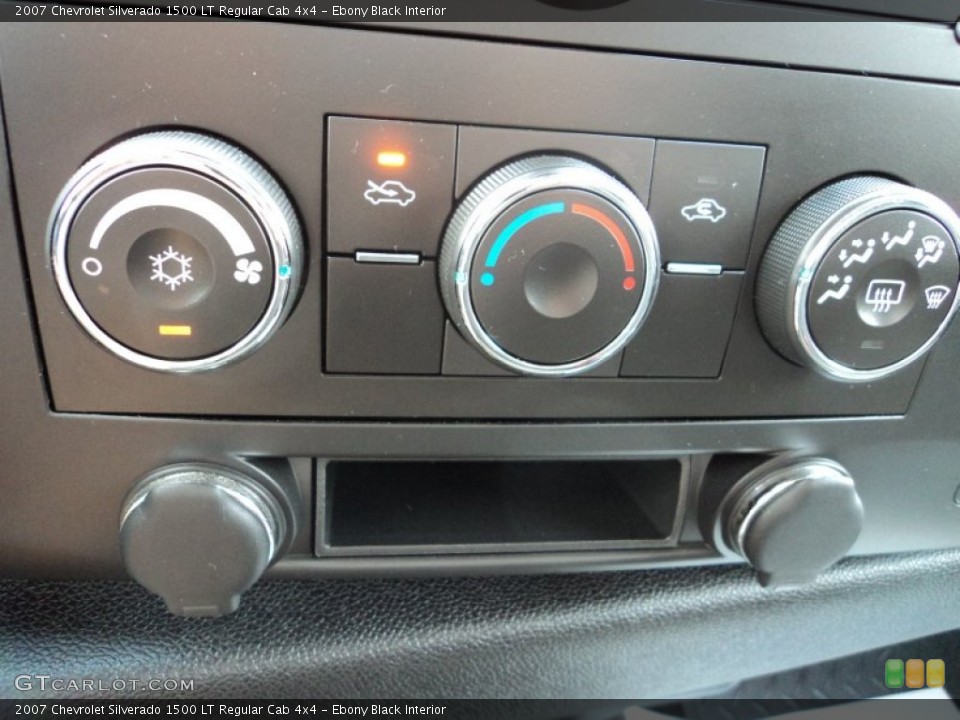 Ebony Black Interior Controls for the 2007 Chevrolet Silverado 1500 LT Regular Cab 4x4 #52084172