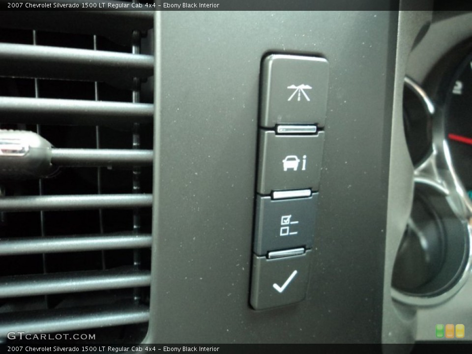 Ebony Black Interior Controls for the 2007 Chevrolet Silverado 1500 LT Regular Cab 4x4 #52084178