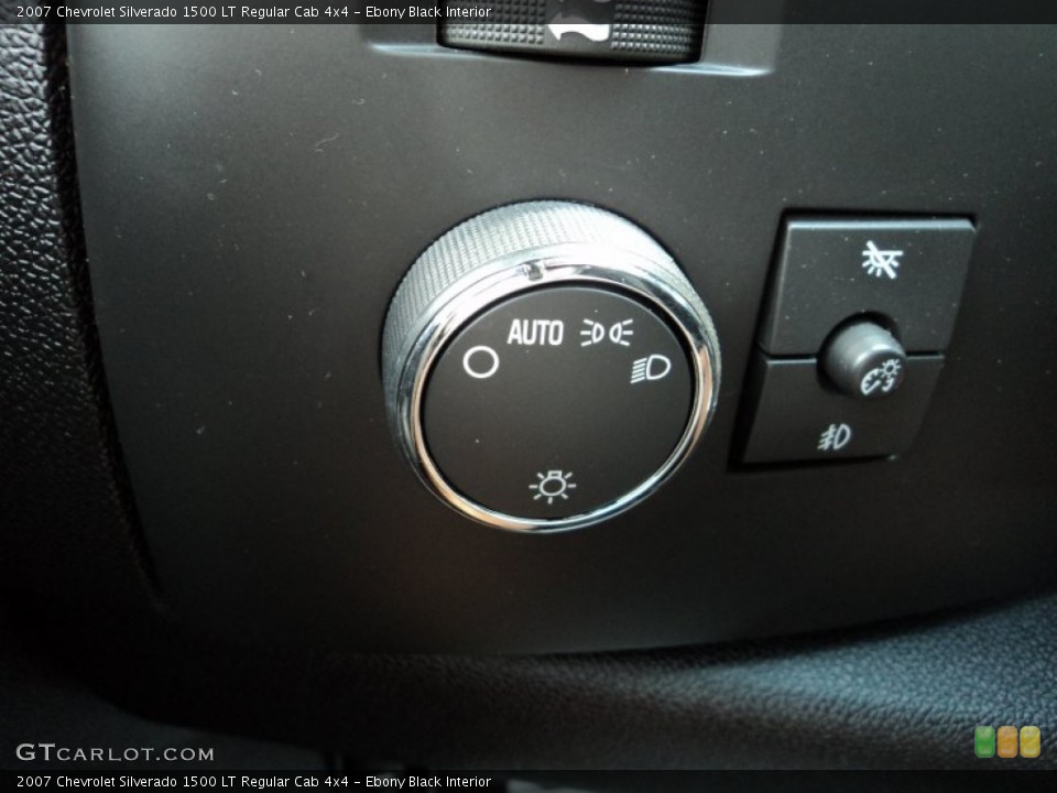 Ebony Black Interior Controls for the 2007 Chevrolet Silverado 1500 LT Regular Cab 4x4 #52084184
