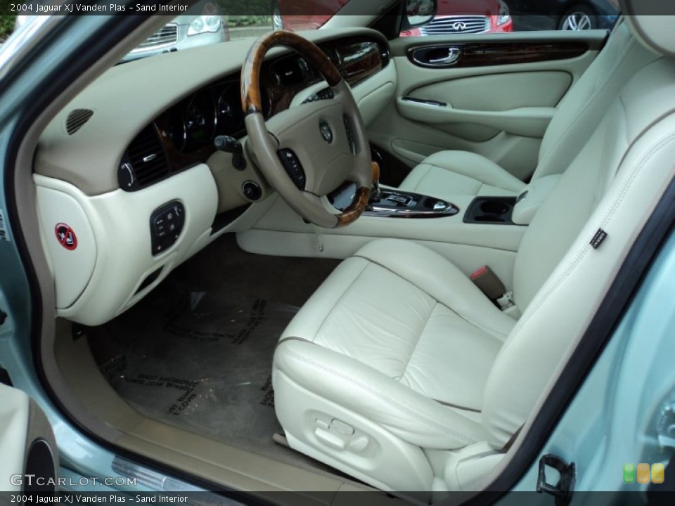 Sand Interior Photo for the 2004 Jaguar XJ Vanden Plas #52089791