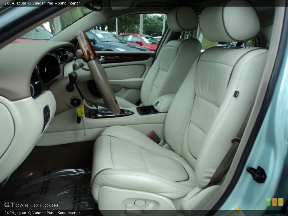 Sand Interior Photo for the 2004 Jaguar XJ Vanden Plas #52089803