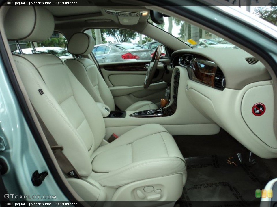 Sand Interior Photo for the 2004 Jaguar XJ Vanden Plas #52089833