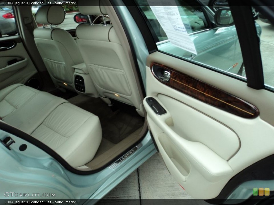 Sand Interior Photo for the 2004 Jaguar XJ Vanden Plas #52089845