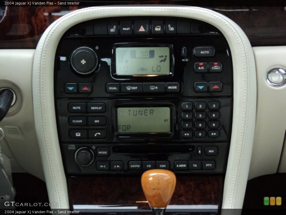 Sand Interior Controls for the 2004 Jaguar XJ Vanden Plas #52089893