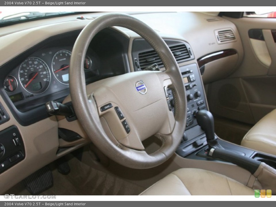 Beige/Light Sand Interior Photo for the 2004 Volvo V70 2.5T #52092737