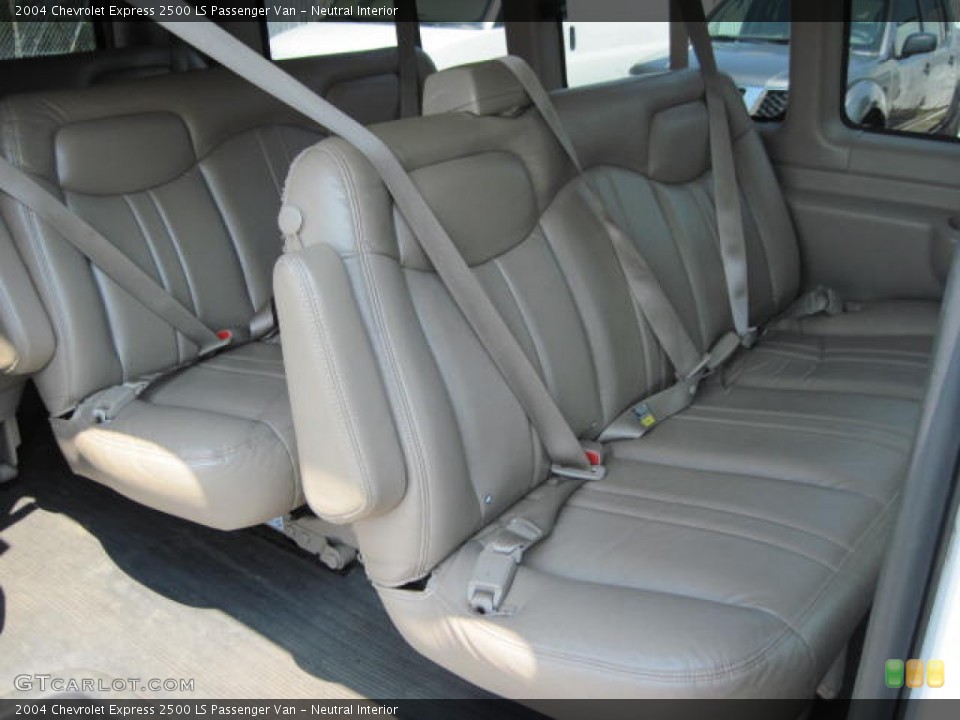 Neutral Interior Photo for the 2004 Chevrolet Express 2500 LS Passenger Van #52101947