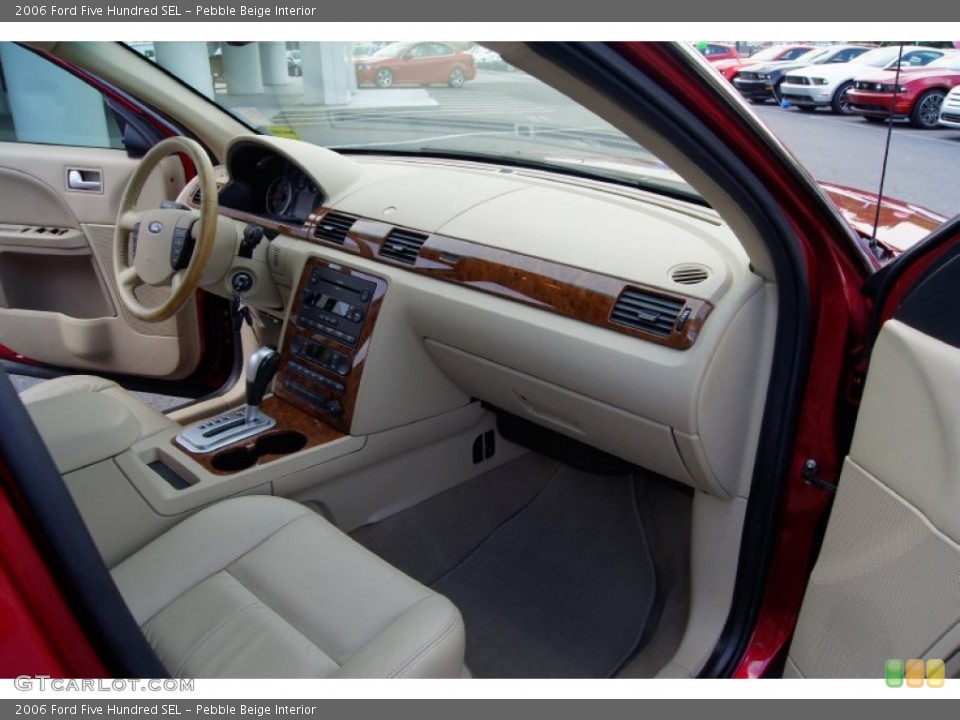 Pebble Beige Interior Dashboard for the 2006 Ford Five Hundred SEL #52108277