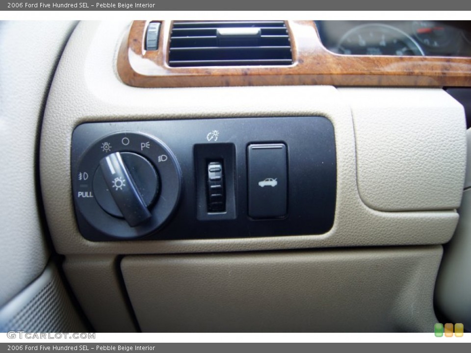 Pebble Beige Interior Controls for the 2006 Ford Five Hundred SEL #52108427