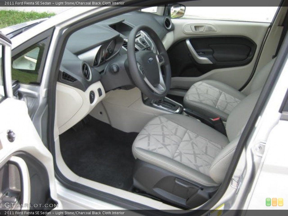 Light Stone/Charcoal Black Cloth Interior Photo for the 2011 Ford Fiesta SE Sedan #52113868