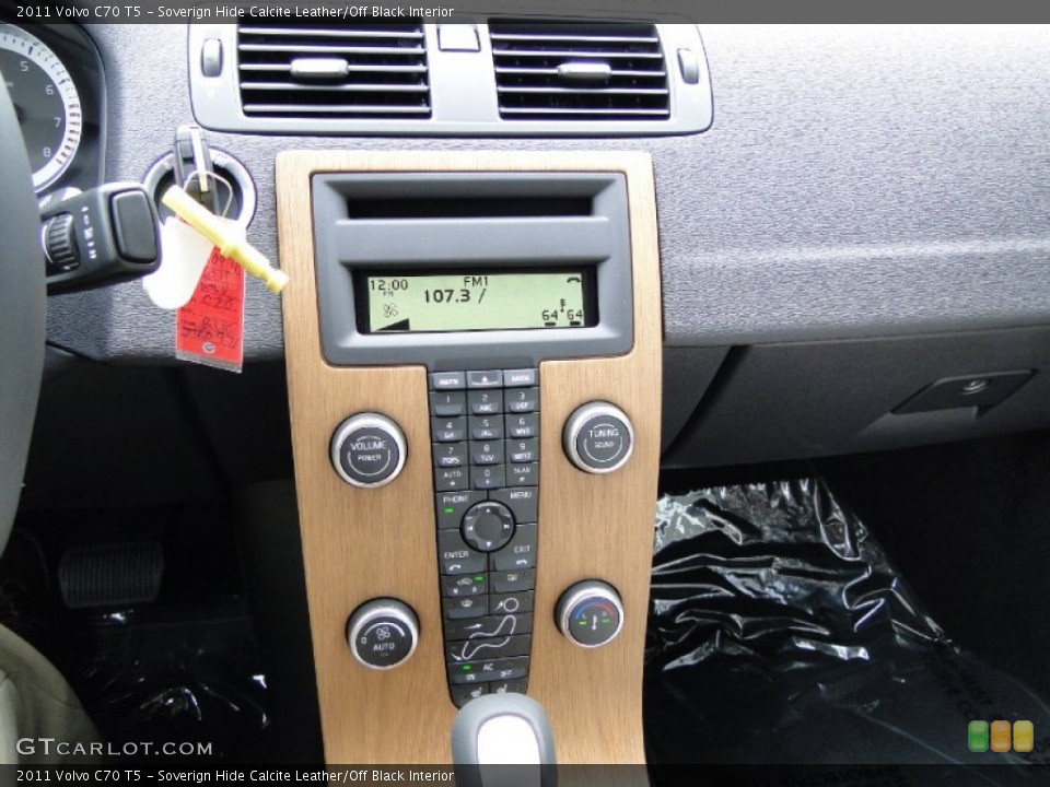 Soverign Hide Calcite Leather/Off Black Interior Controls for the 2011 Volvo C70 T5 #52114546