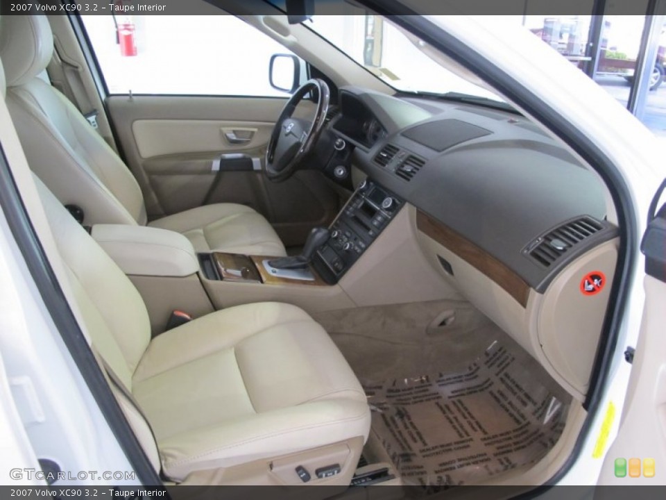 Taupe Interior Photo for the 2007 Volvo XC90 3.2 #52132465