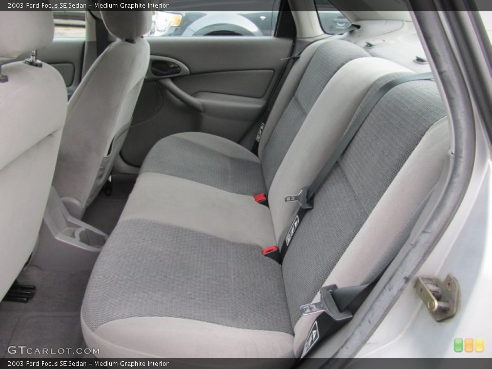 Medium Graphite Interior Photo for the 2003 Ford Focus SE Sedan #52142725
